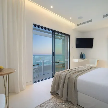 The Island Concept Luxury Boutique Heated Pool מלון