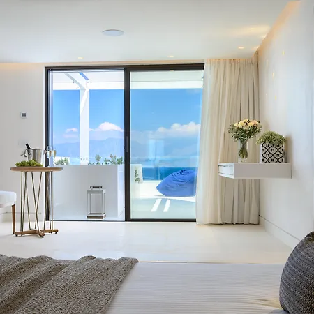 The Island Concept Luxury Boutique Heated Pool מלון 5*