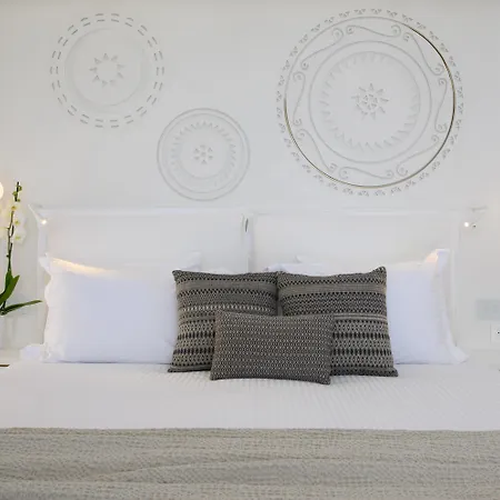 The Island Concept Luxury Boutique Heated Pool מלון