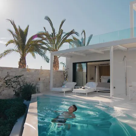 The Island Concept Luxury Boutique Heated Pool מלון